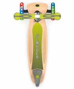 Globber Primo Lights Wood Foldable Tri-Scooter Grün - Braun - Schwarz 9 Globber Primo Lights Wood Foldable Tri-Scooter Grün - Braun - Schwarz -Adidas-Shop Globber Primo Lights Wood Opvouwbare Tri Scooter 4 8
