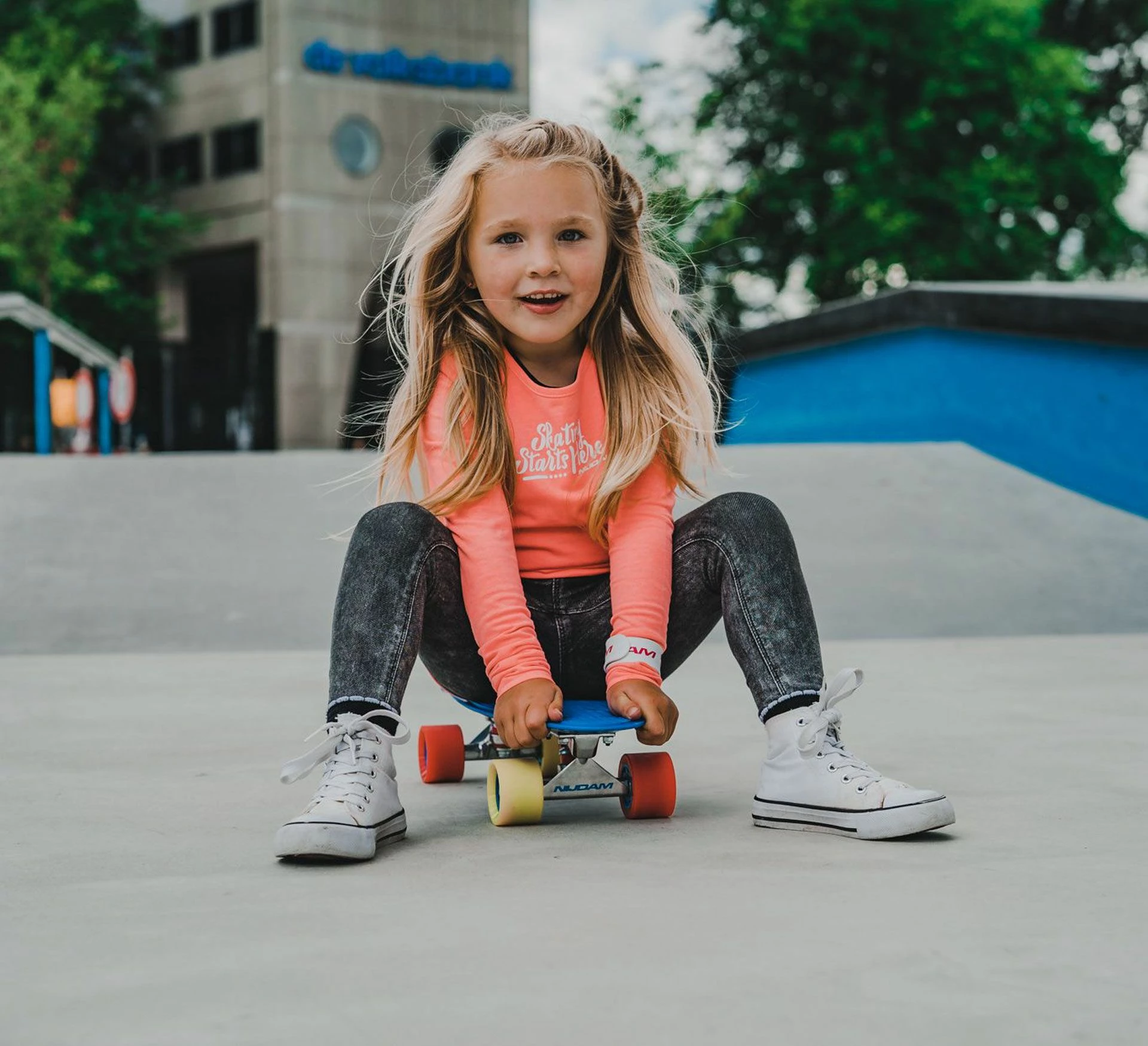 Nijdam FlipGrip Sailor Stroll Skateboard Blau - Gelb - Rot 6 Nijdam FlipGrip Sailor Stroll Skateboard Blau - Gelb - Rot – Bild 4