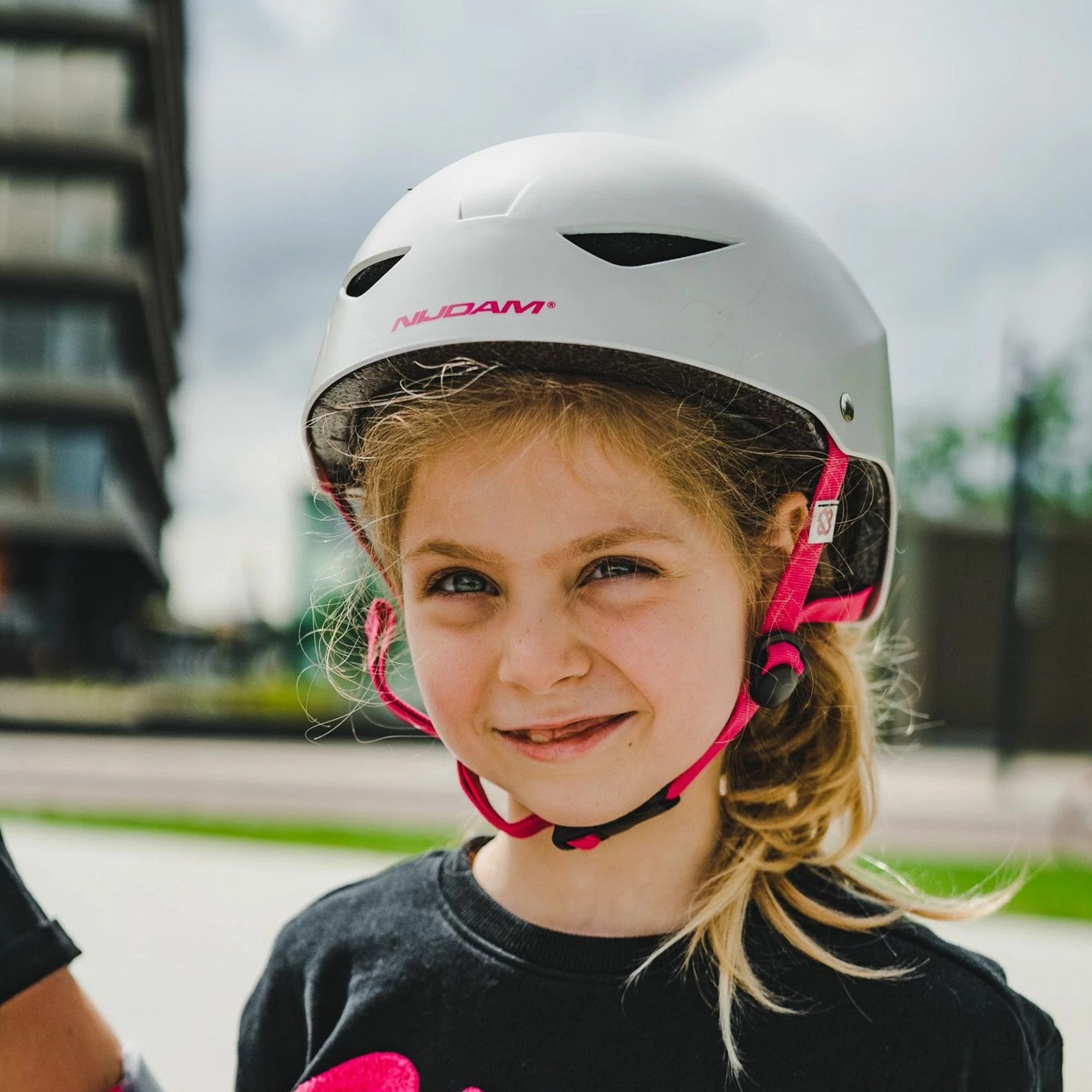Nijdam Pinky Swear Helm Grau - Rosa 8 Nijdam Pinky Swear Helm Grau - Rosa – Bild 6