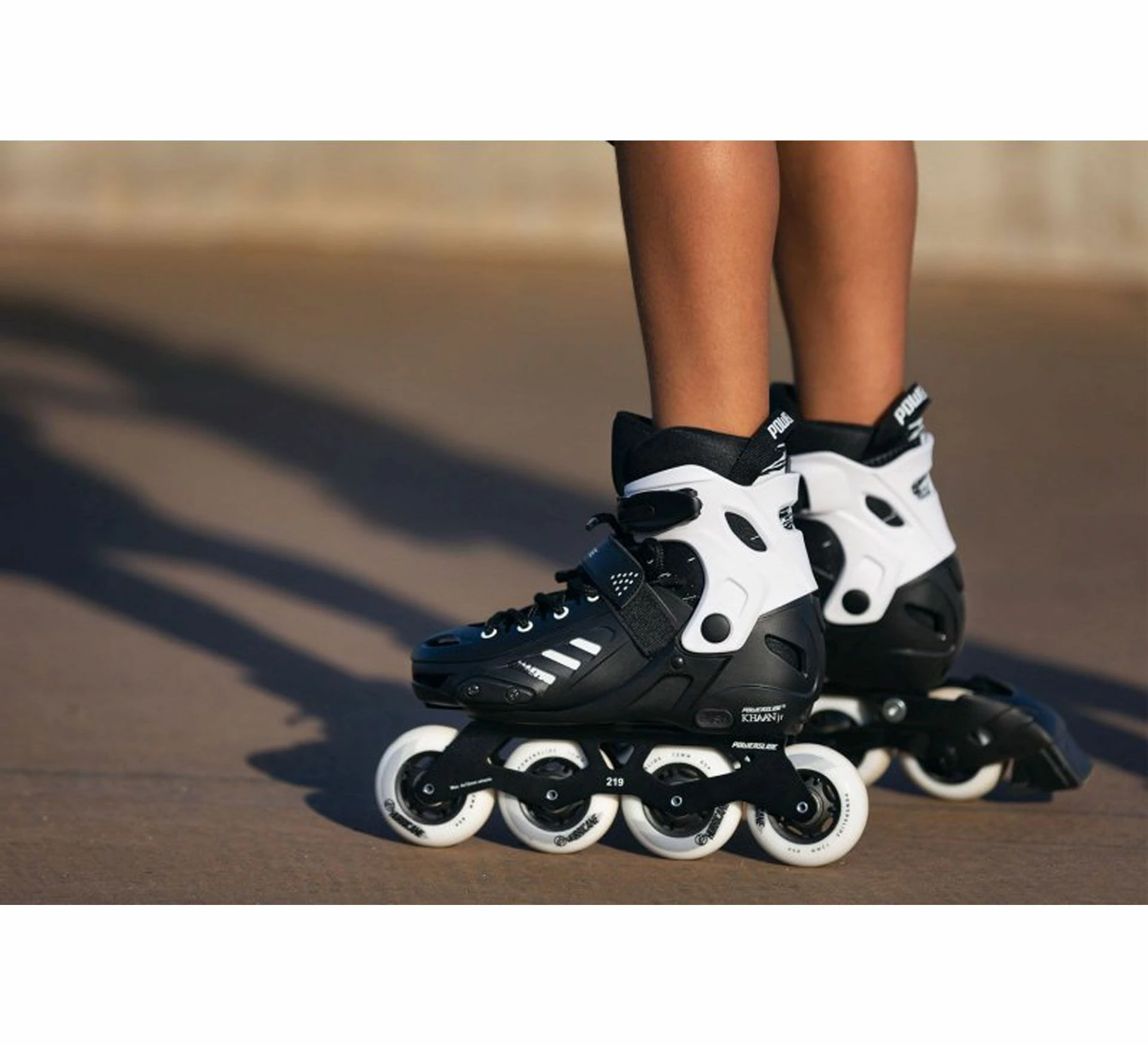 Powerslide Khaan SQD Skates Kinder (verstellbar) Schwarz - Weiß 4 Powerslide Khaan SQD Skates Kinder (verstellbar) Schwarz - Weiß – Bild 2